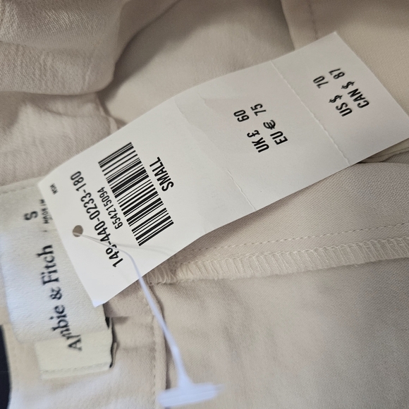 ABERCROMBIE&FITCH High Rise Tailored Premium Crepe shorts in Ivory. Size S NWT - Picture 13 of 13